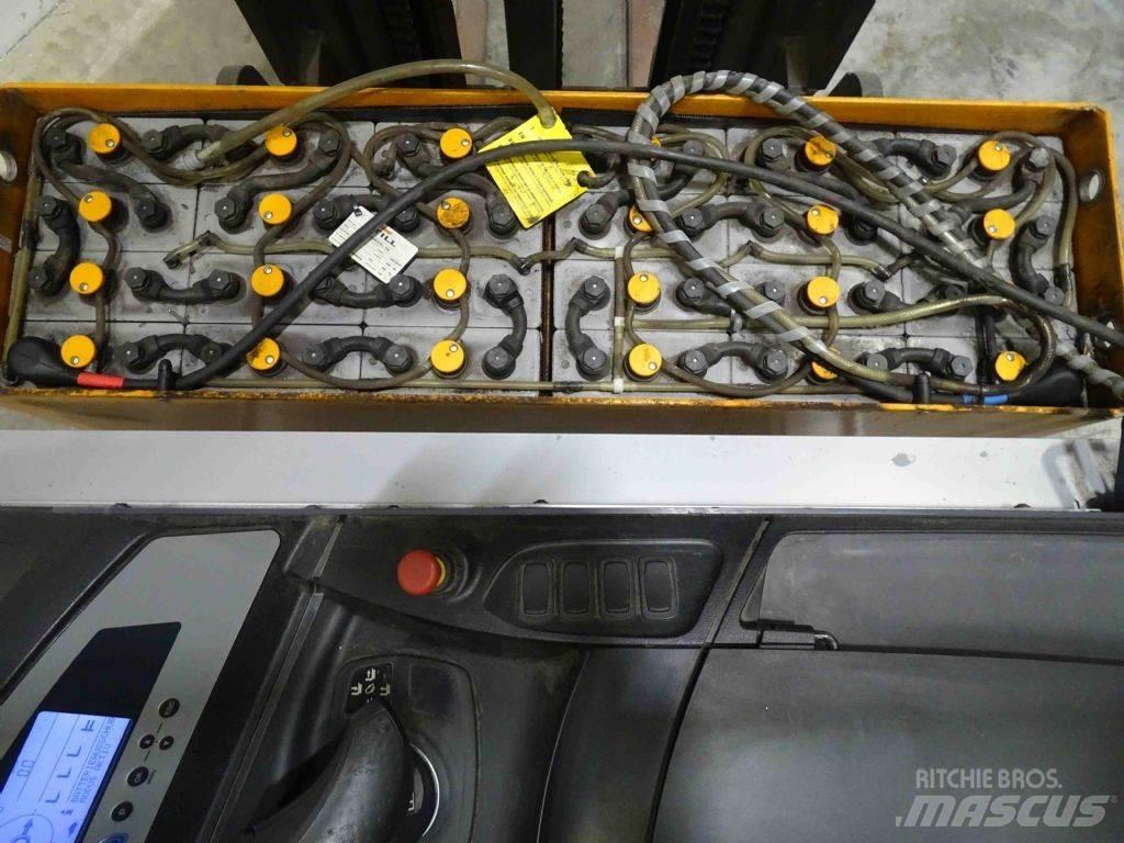 Still FM-X17 Skyvemasttruck
