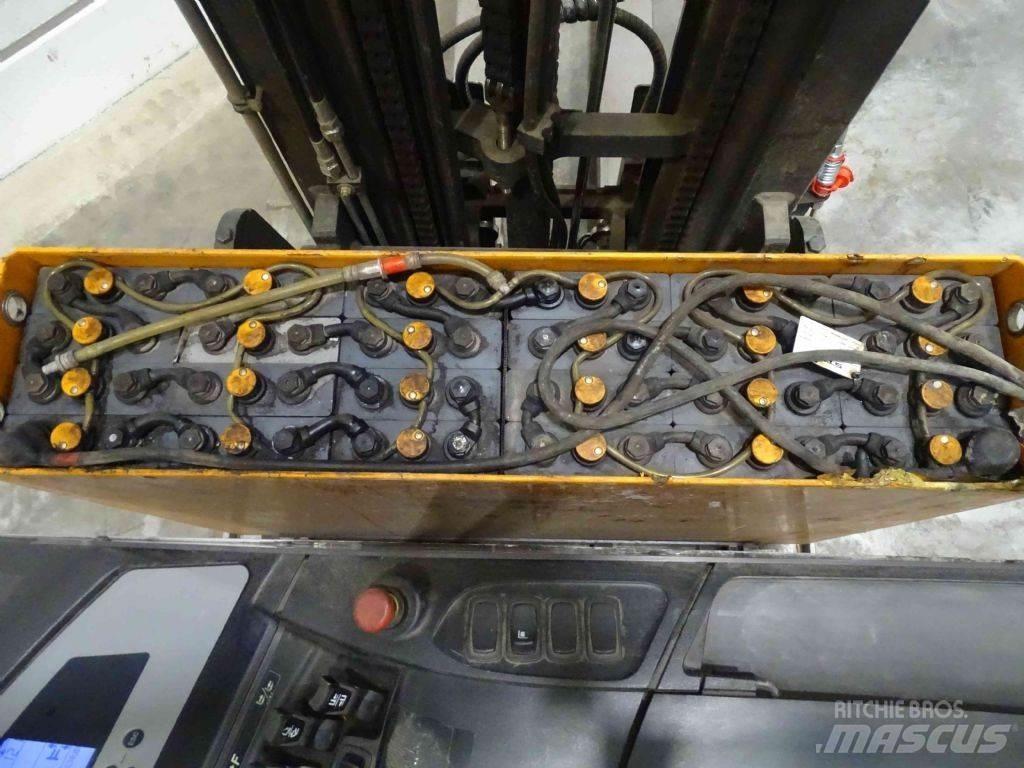 Still FM-X17 Skyvemasttruck