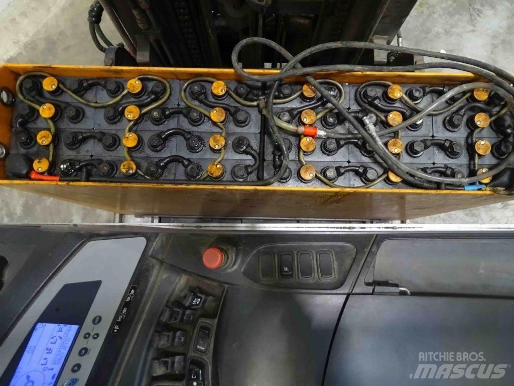Still FM-X17 Skyvemasttruck