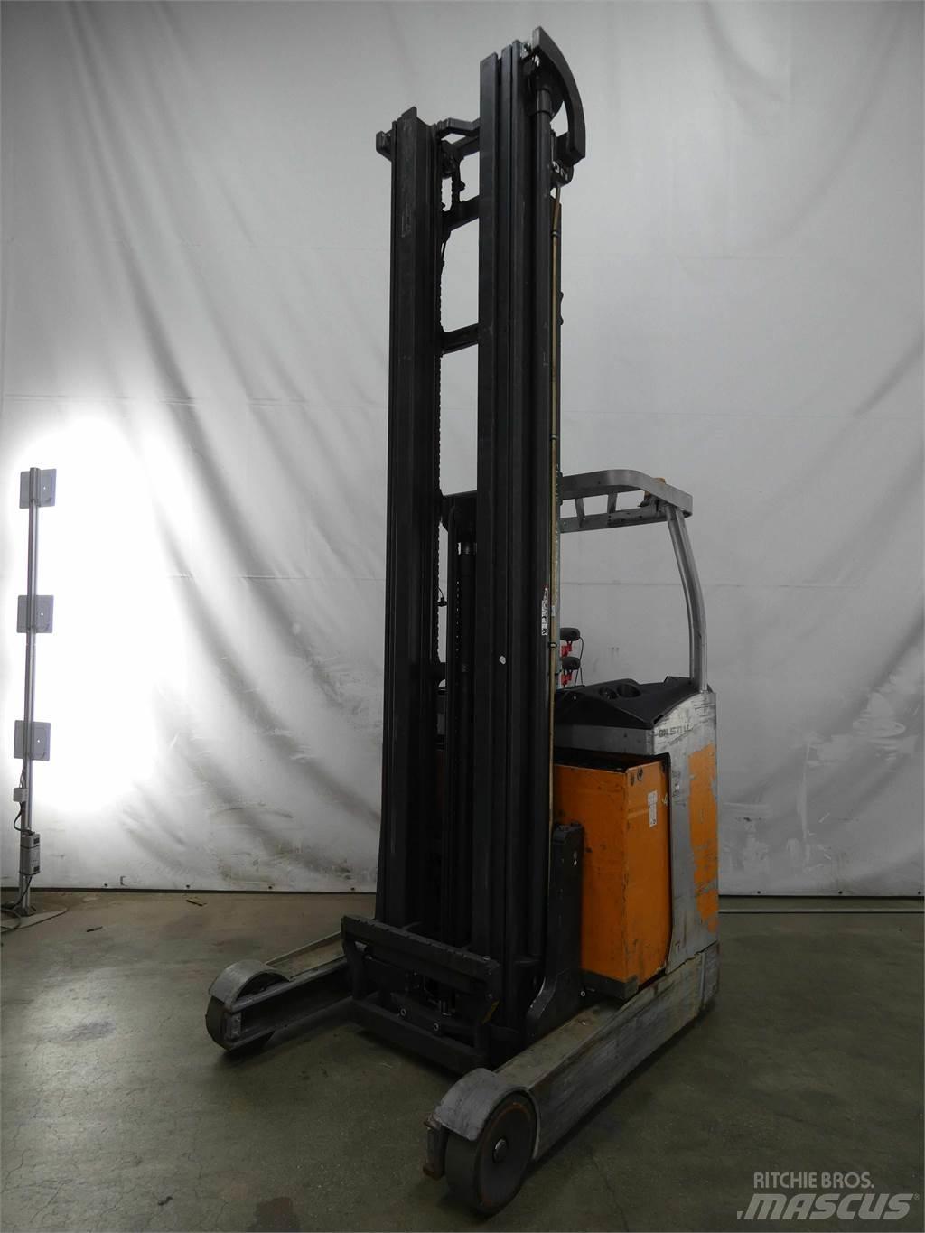 Still FM-X17 Skyvemasttruck