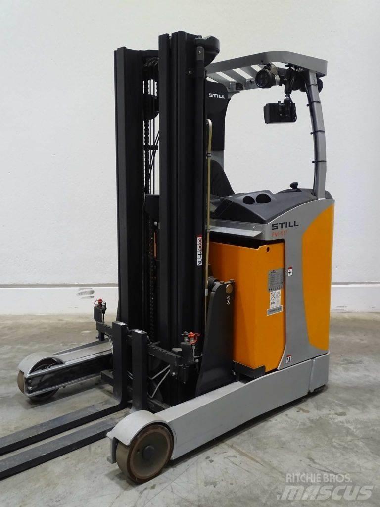 Still FM-X17 Skyvemasttruck