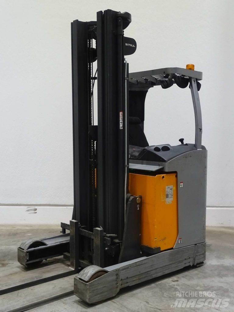 Still FM-X17 Skyvemasttruck