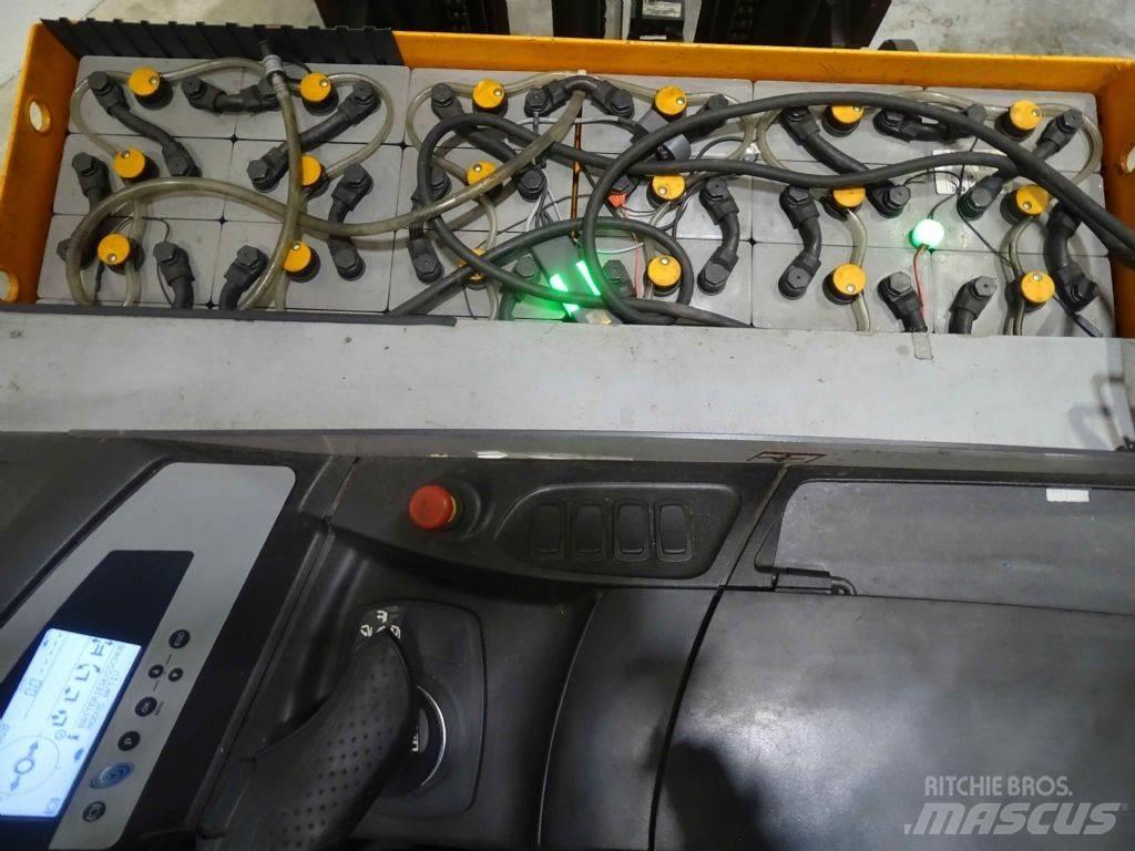 Still FM-X17 Skyvemasttruck