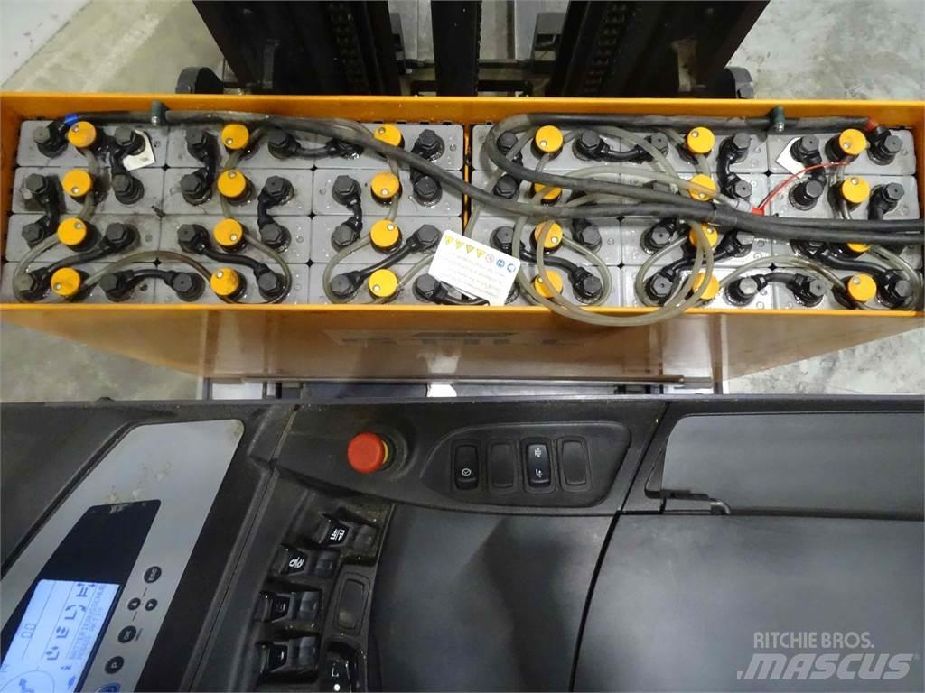 Still FM-X17 Skyvemasttruck