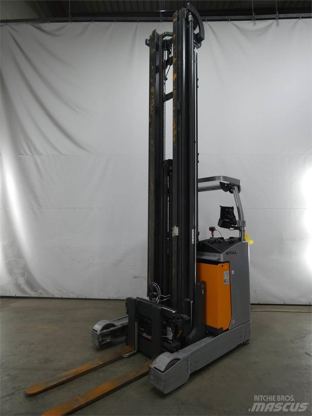 Still FM-X17 Skyvemasttruck