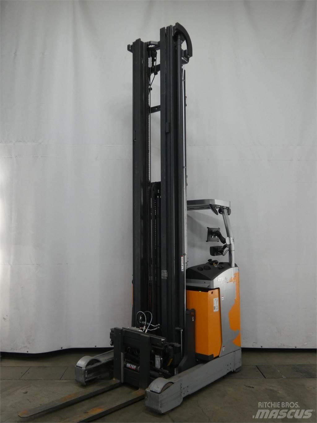Still FM-X17 Skyvemasttruck