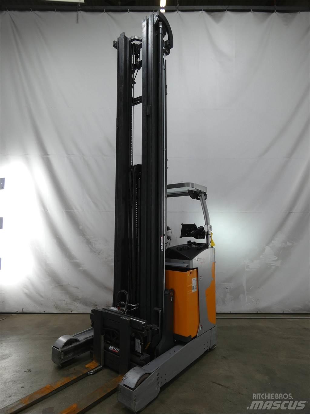 Still FM-X17 Skyvemasttruck