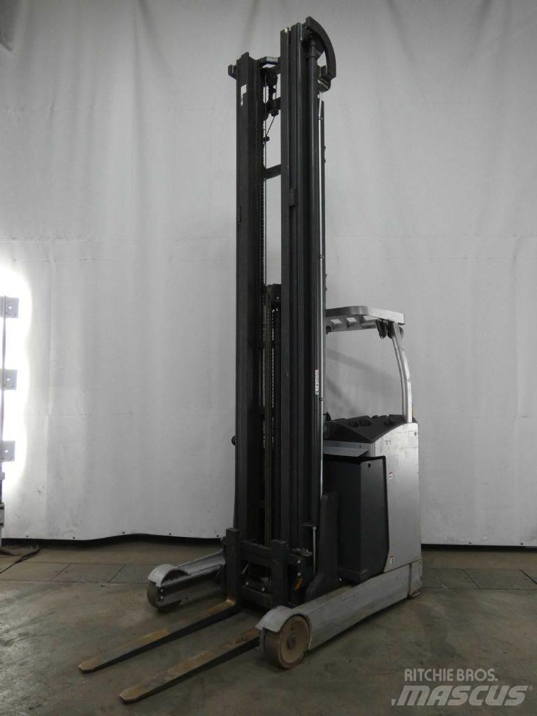 Still FM-X17 Skyvemasttruck
