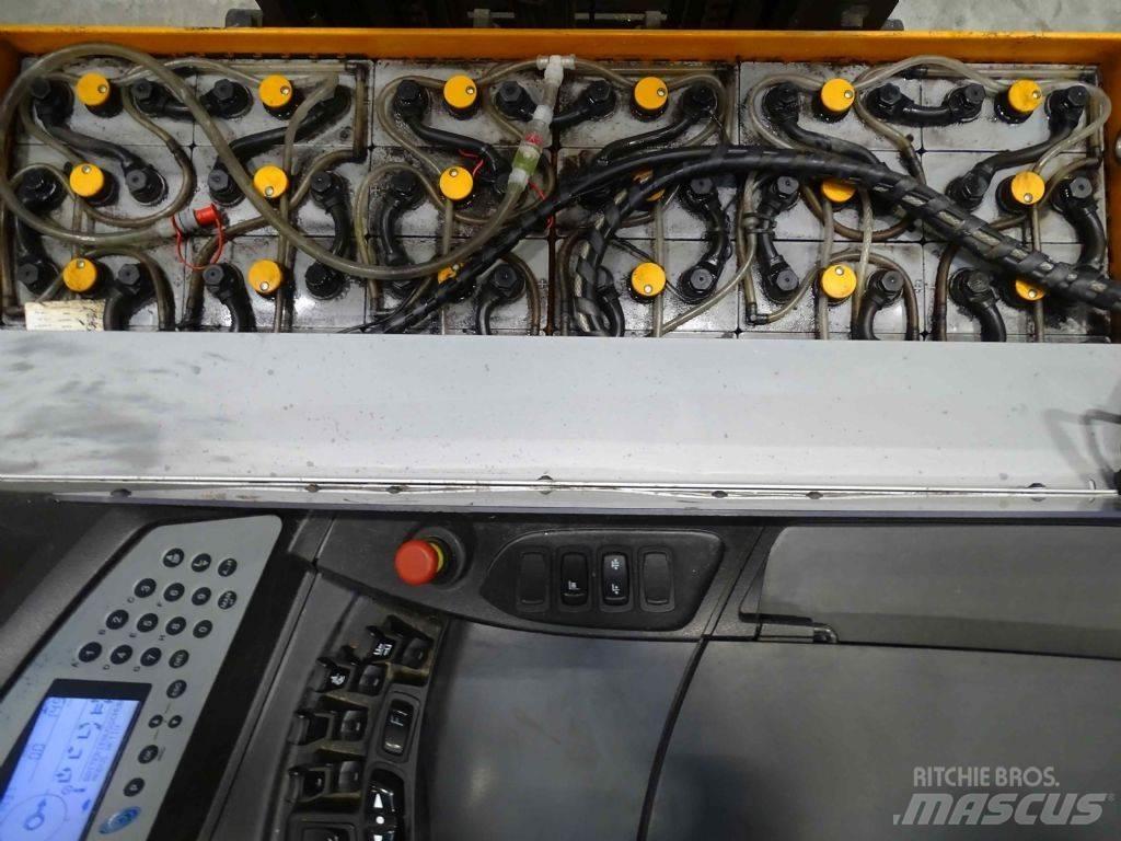 Still FM-X17 Skyvemasttruck
