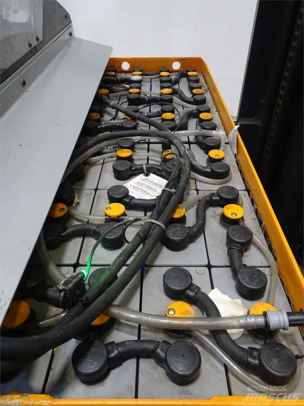 Still FM-X17 Skyvemasttruck