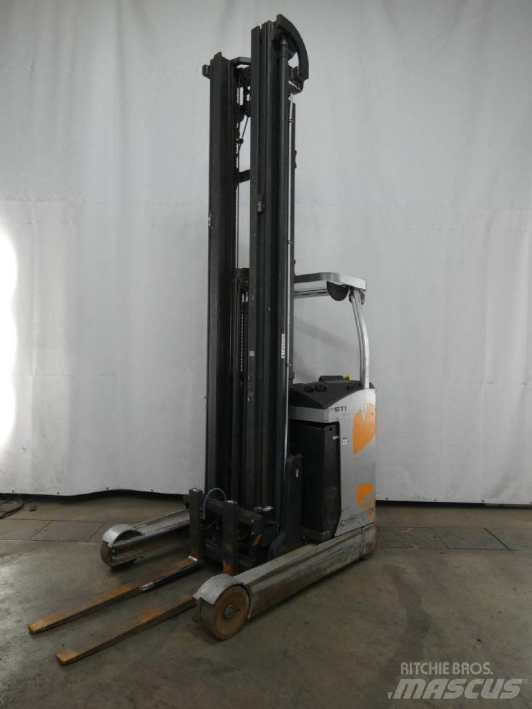 Still FM-X17 Skyvemasttruck