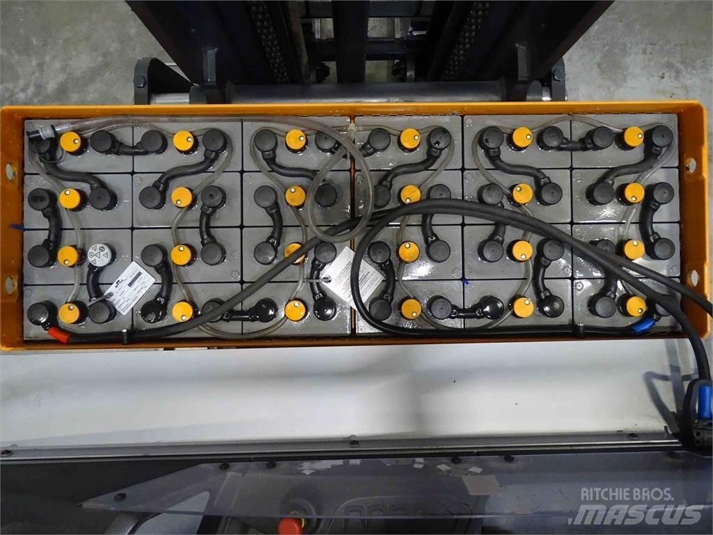 Still FM-X17 Skyvemasttruck