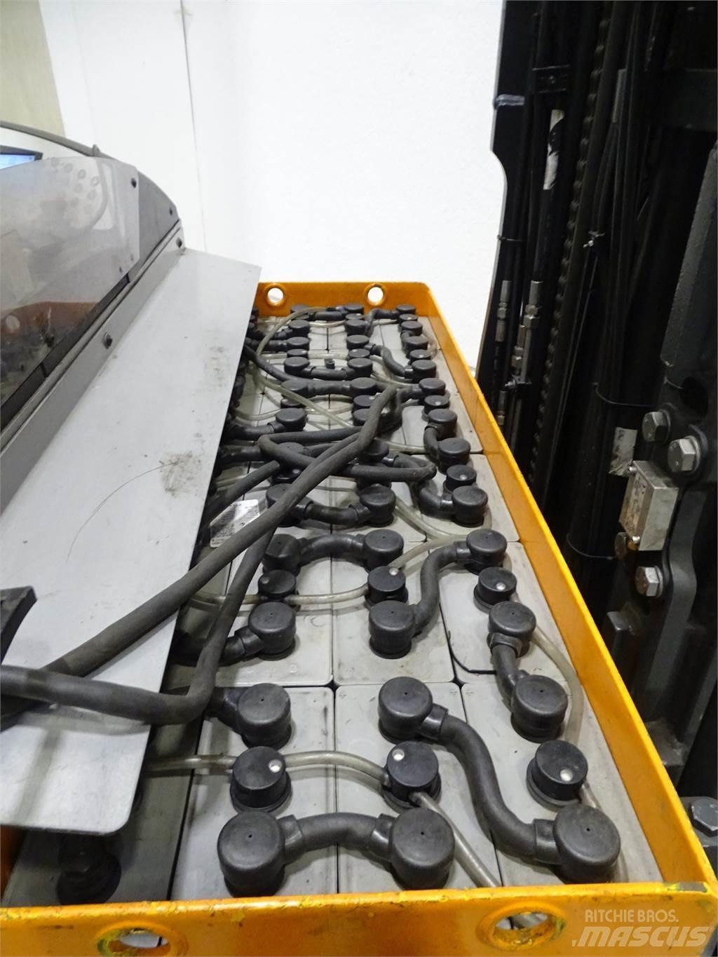 Still FM-X17 Skyvemasttruck