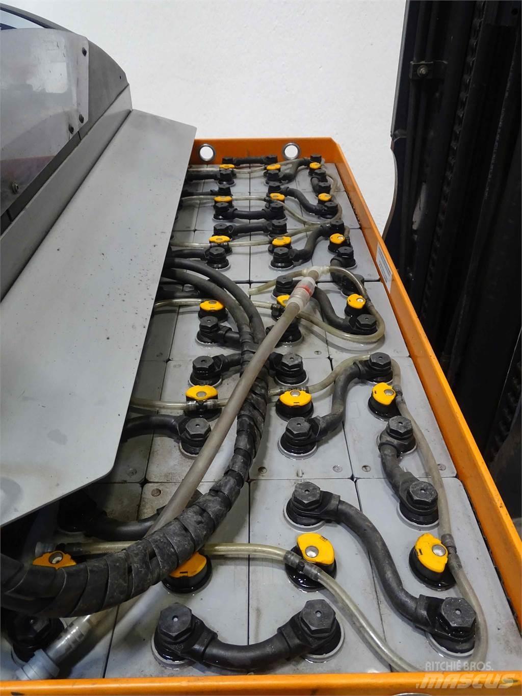 Still FM-X17 Skyvemasttruck