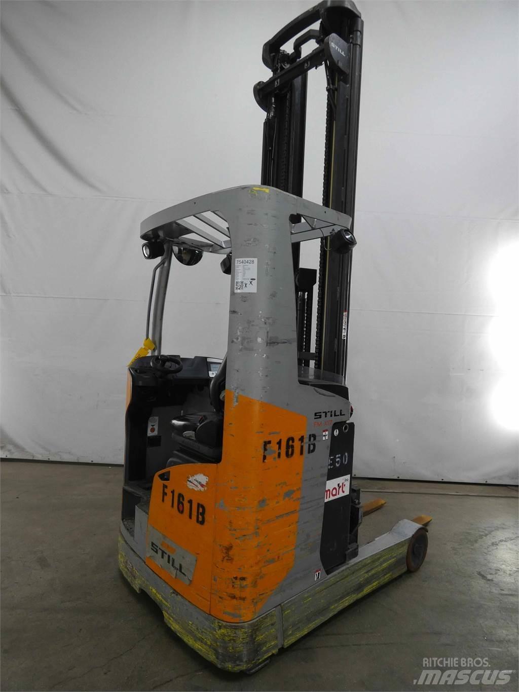 Still FM-X17 Skyvemasttruck