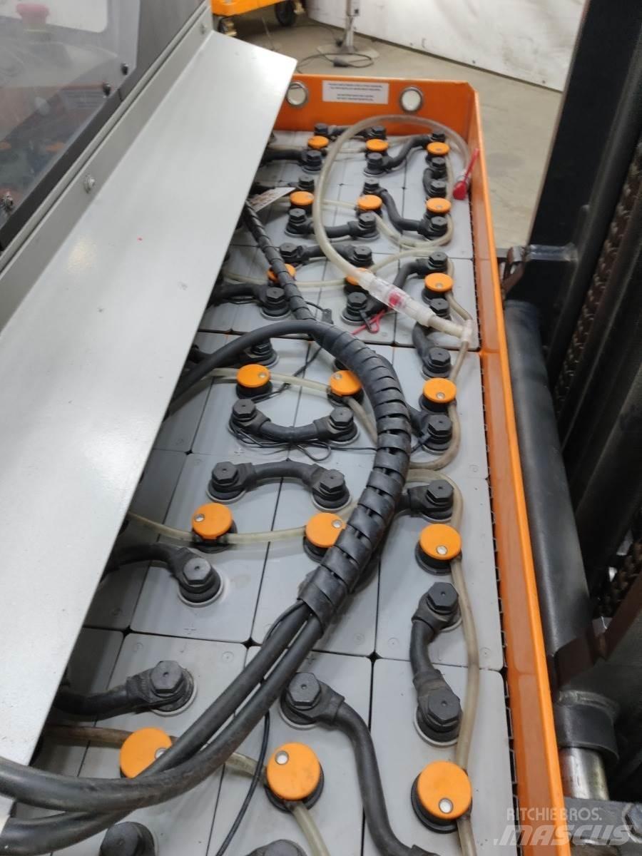Still FM-X17 Skyvemasttruck