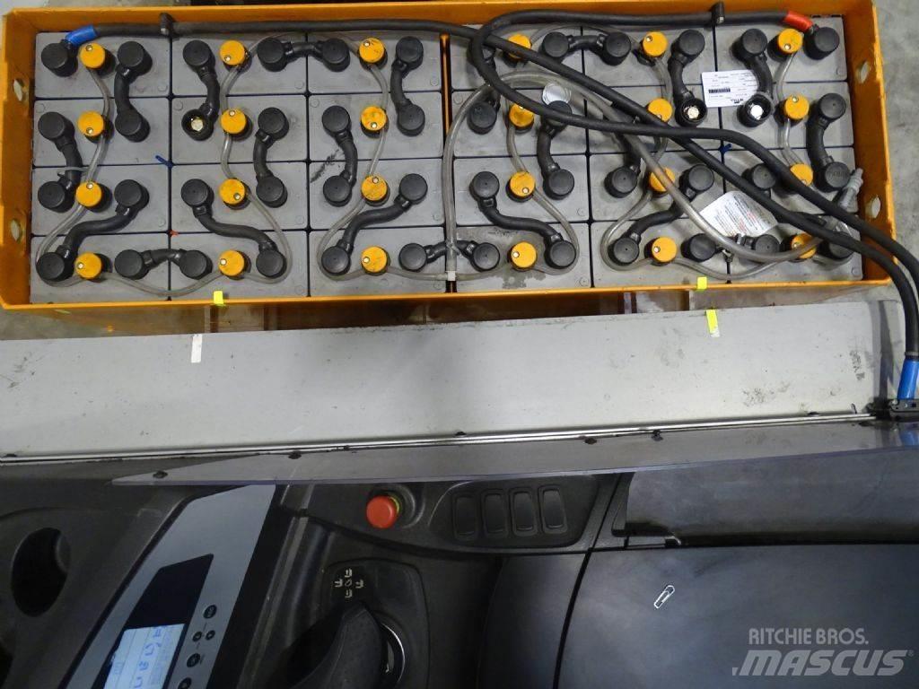 Still FM-X20 Skyvemasttruck