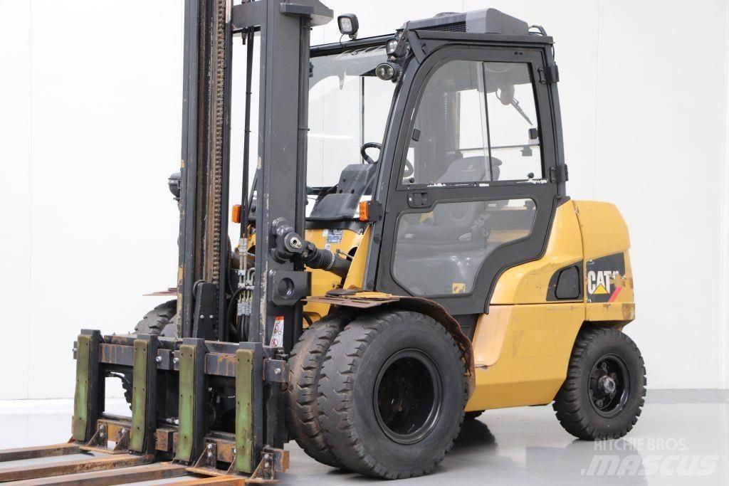 CAT DP40NT Diesel Trucker