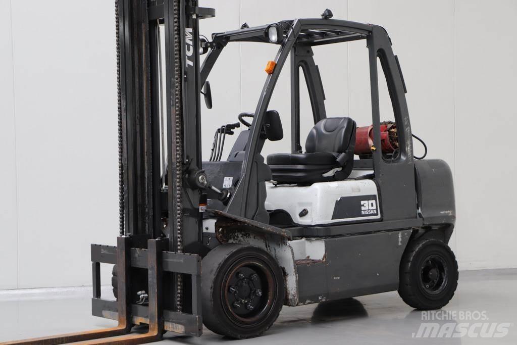Nissan UG1D2A30LQ Propan trucker