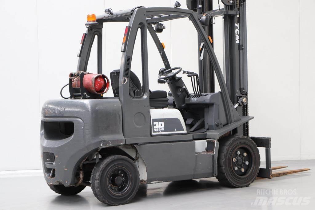 Nissan UG1D2A30LQ Propan trucker
