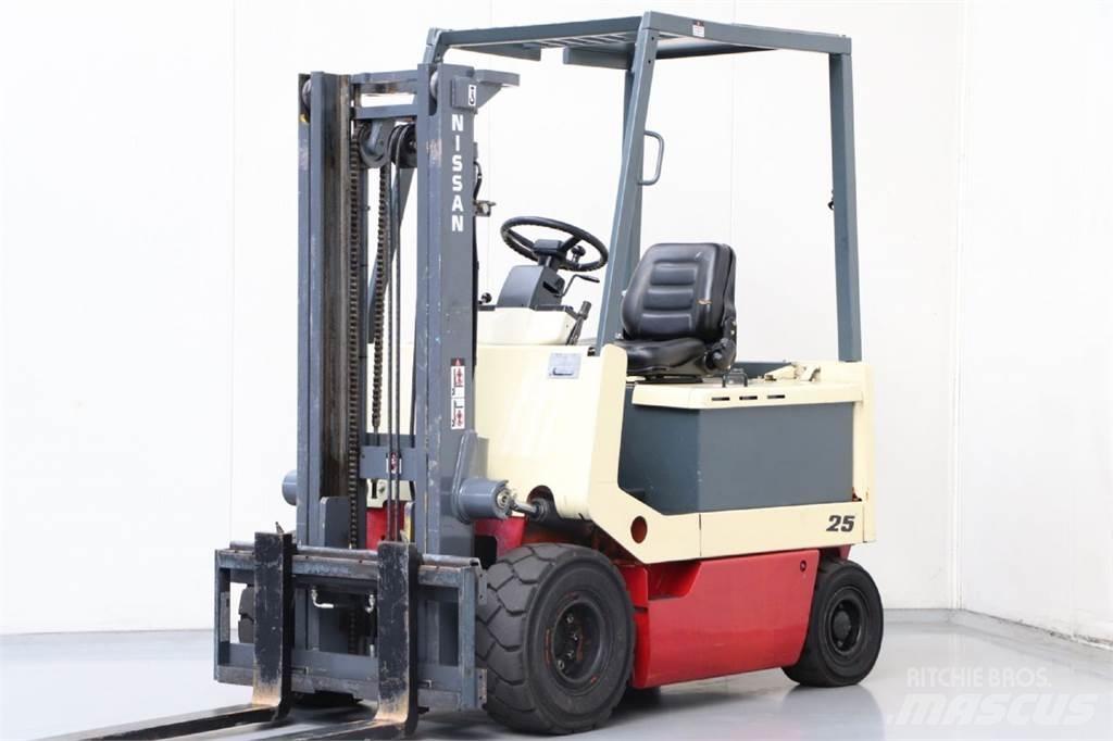 Nissan UM02L25U Elektriske trucker
