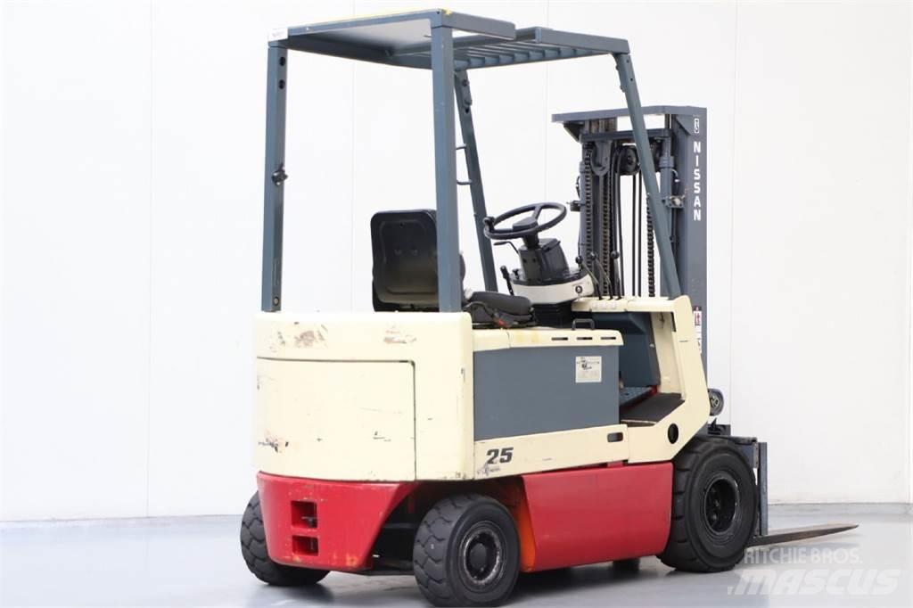 Nissan UM02L25U Elektriske trucker