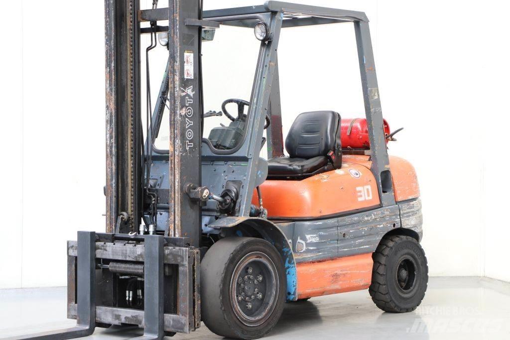 Toyota 02-6FGF30 Propan trucker