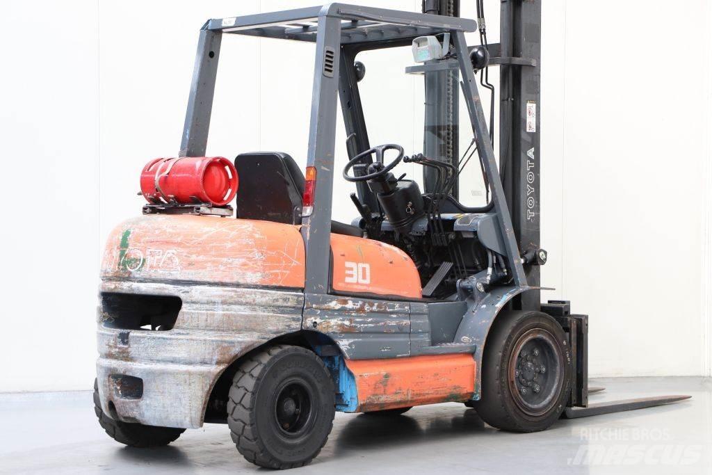 Toyota 02-6FGF30 Propan trucker
