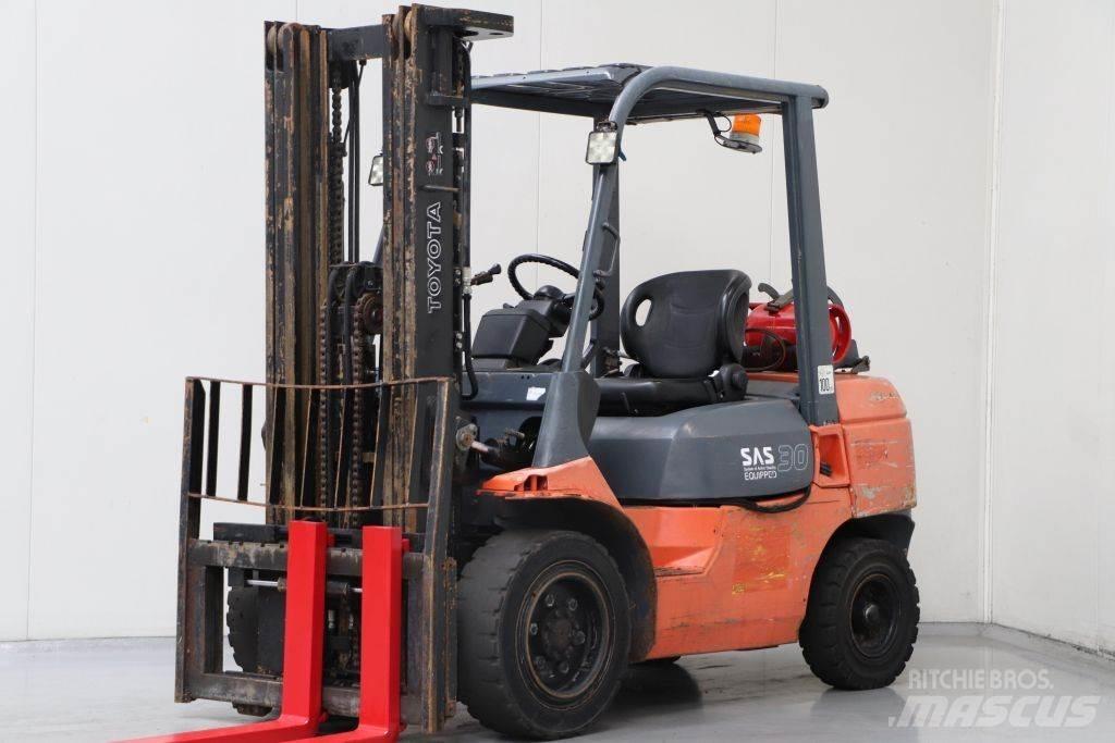 Toyota 02-7FGF30 Propan trucker
