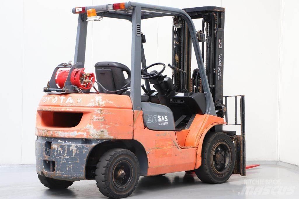 Toyota 02-7FGF30 Propan trucker