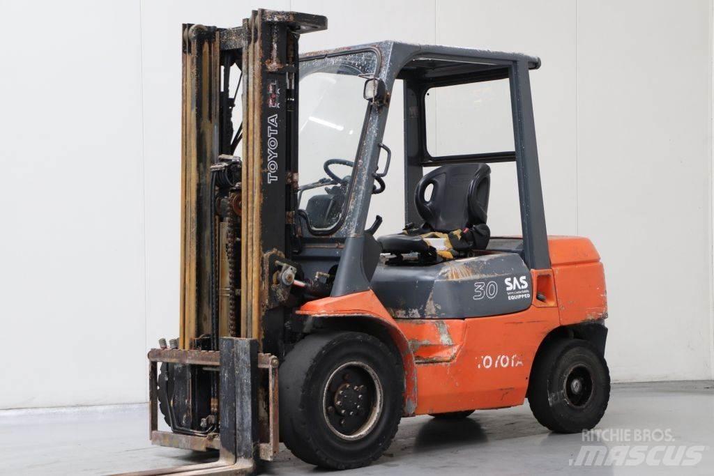 Toyota 62-7FDF30 Diesel Trucker