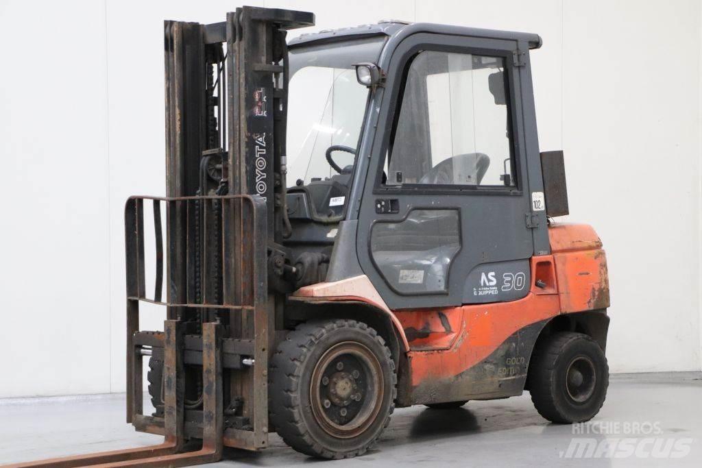 Toyota 62-7FDF30 Diesel Trucker