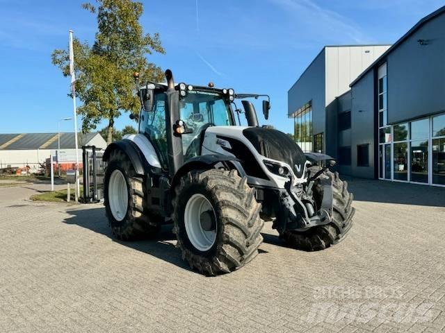 Valtra T214 Versu Traktorer