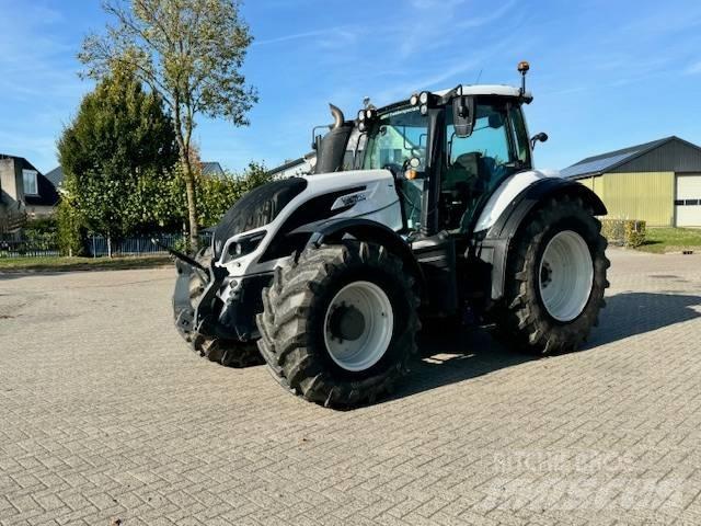 Valtra T214 Versu Traktorer