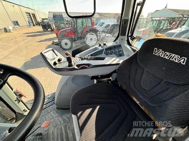 Valtra T214 Versu Traktorer