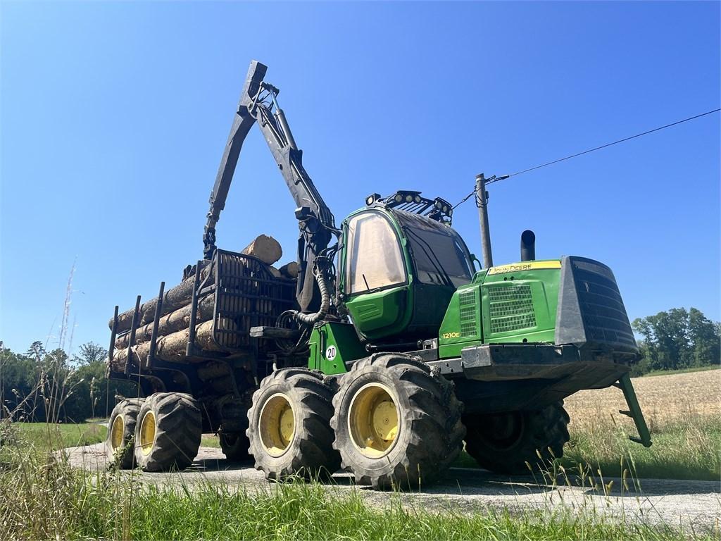 John Deere 1210E Lassbærere