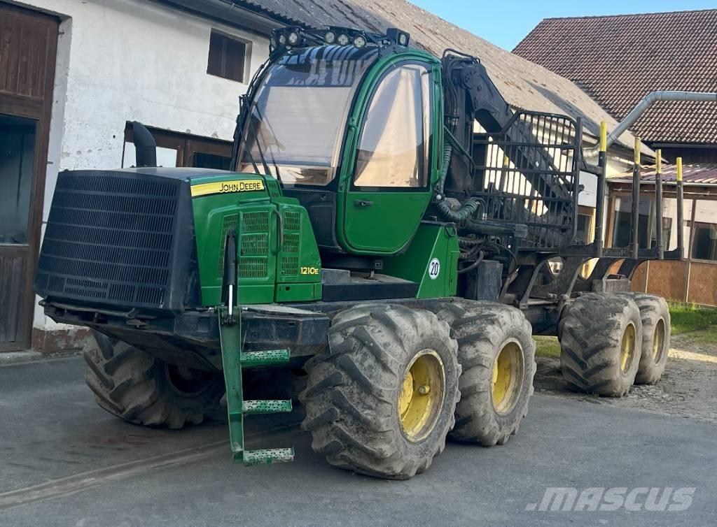John Deere 1210E Lassbærere