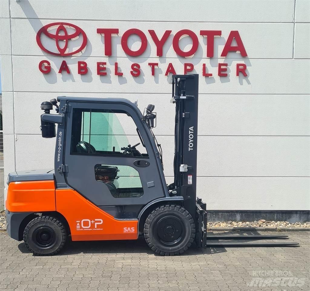 Toyota 52-8FDJF35 Diesel Trucker