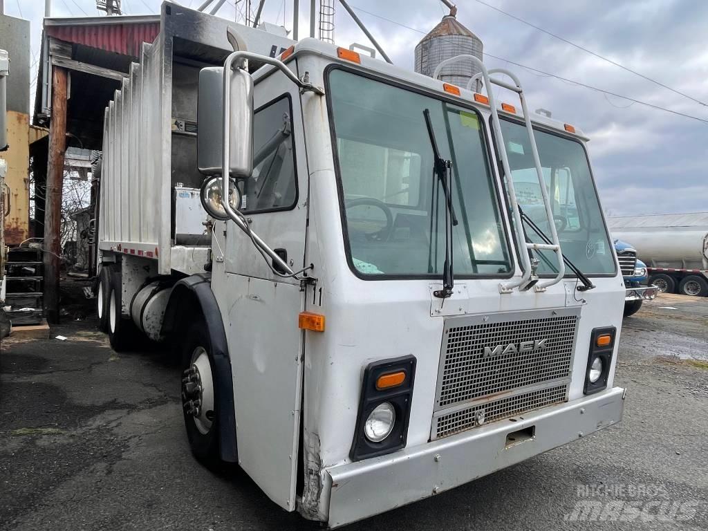 Mack LE613 Renovasjonsbil
