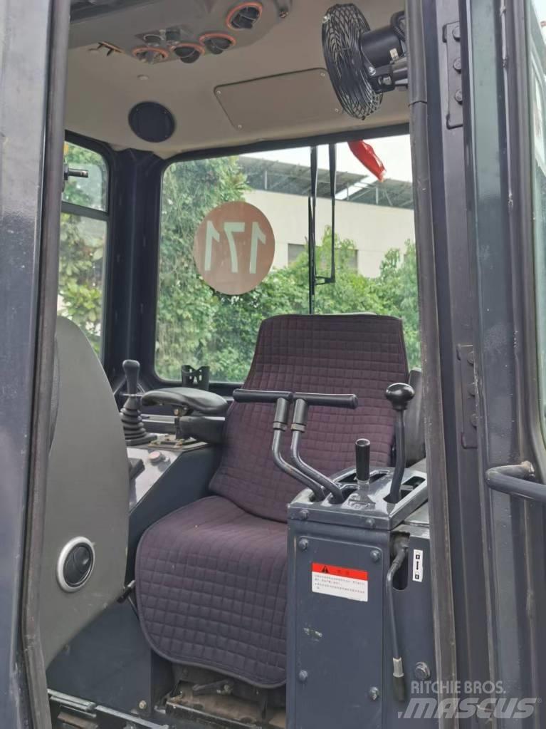 Shantui SD 22 Dozere Beltegående