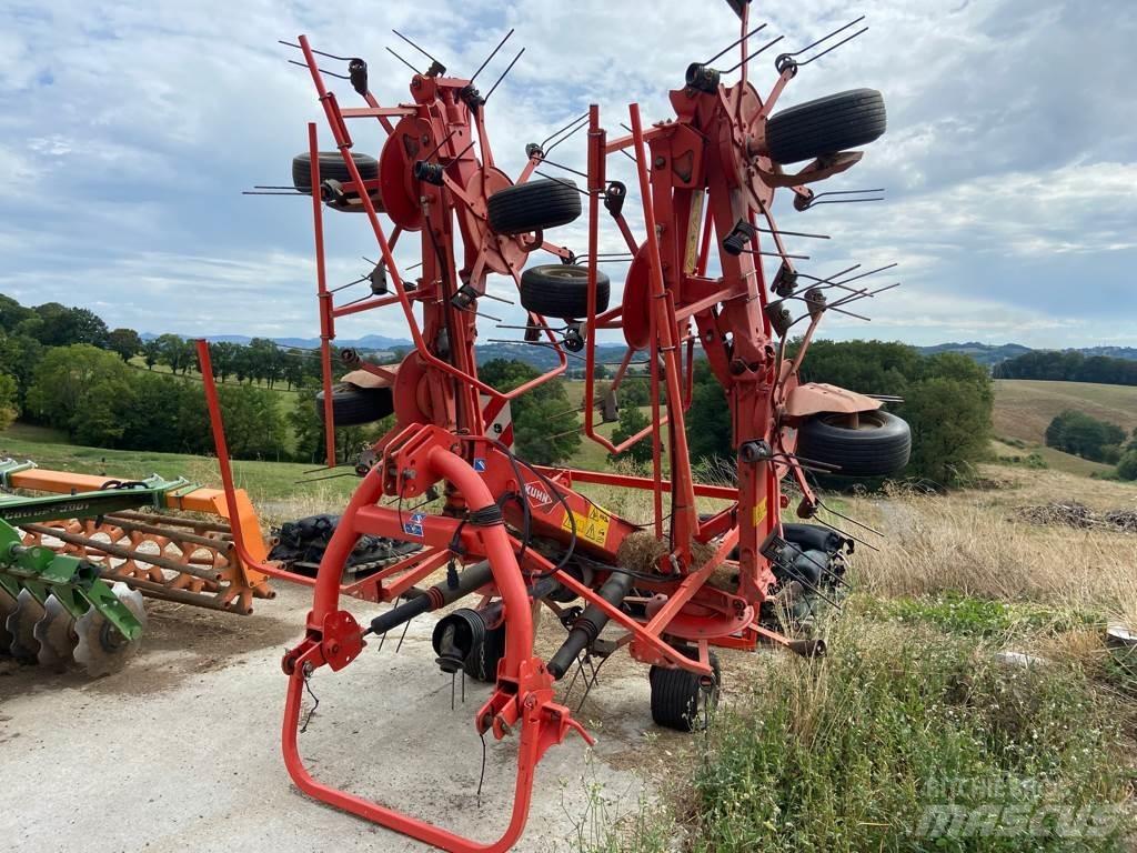 Kuhn GF8702 Raker og høyvendere