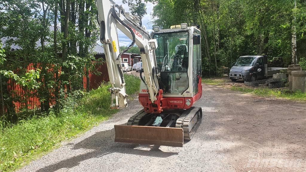 Takeuchi TB230 Minigravere <7t