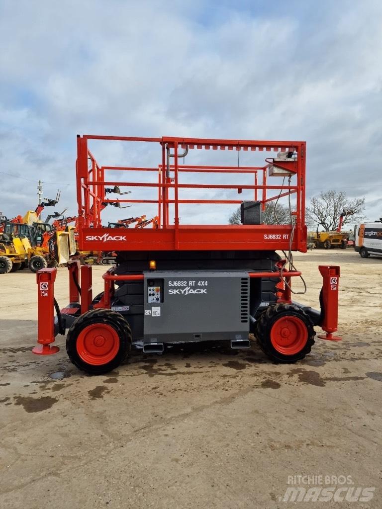SkyJack SJ 6832 RT Sakselifter