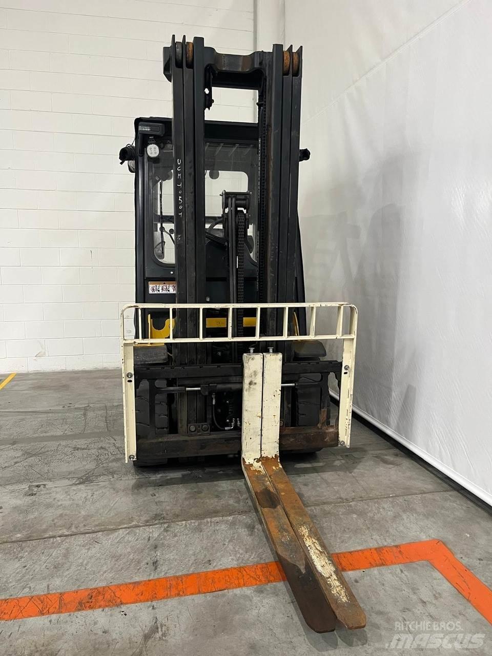 Yale GDP35VX Diesel Trucker
