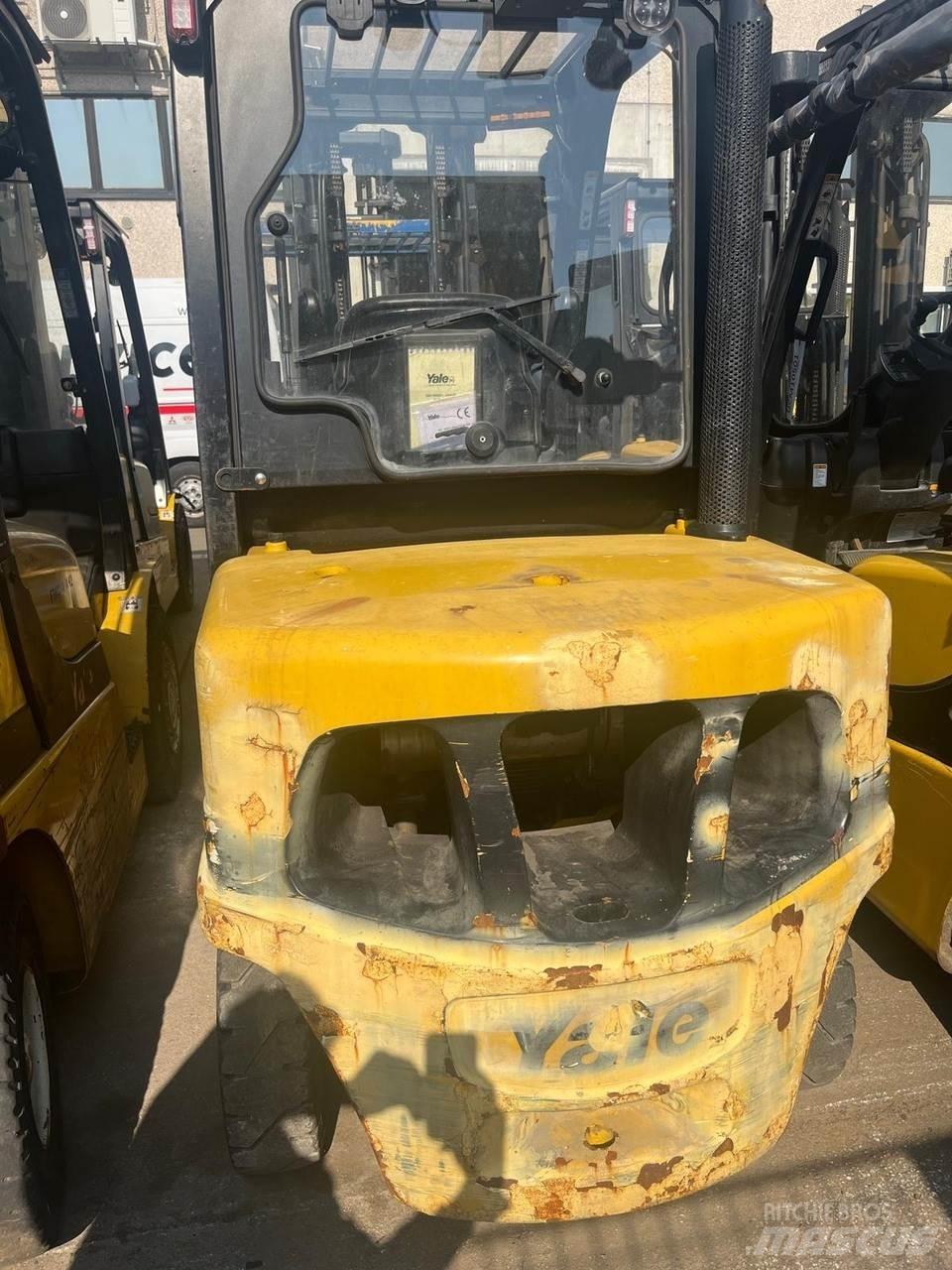 Yale GDP35VX Diesel Trucker