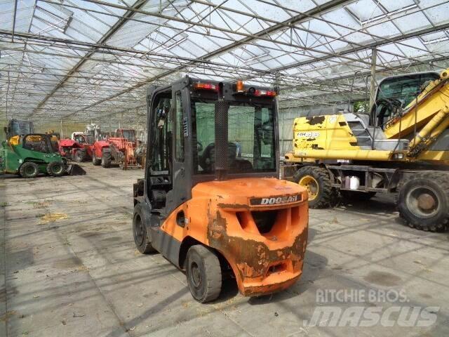 Doosan D35C-7 Diesel Trucker