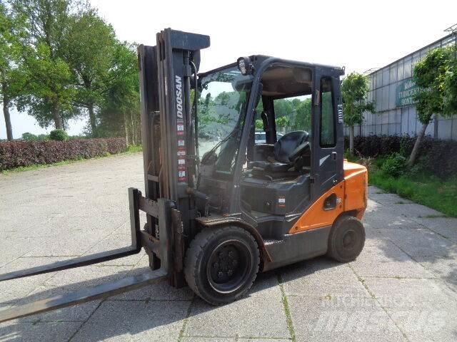 Doosan D35C-7 Diesel Trucker