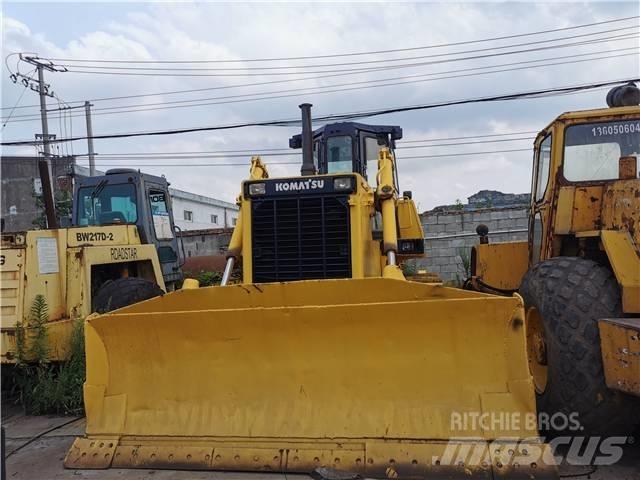 Komatsu D85-21 Dozere Beltegående