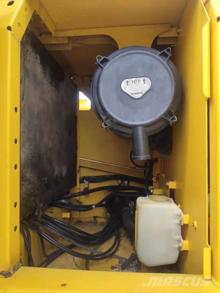 Komatsu 220-8 Beltegraver