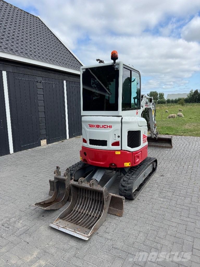 Takeuchi TB 325 R Minigravere <7t